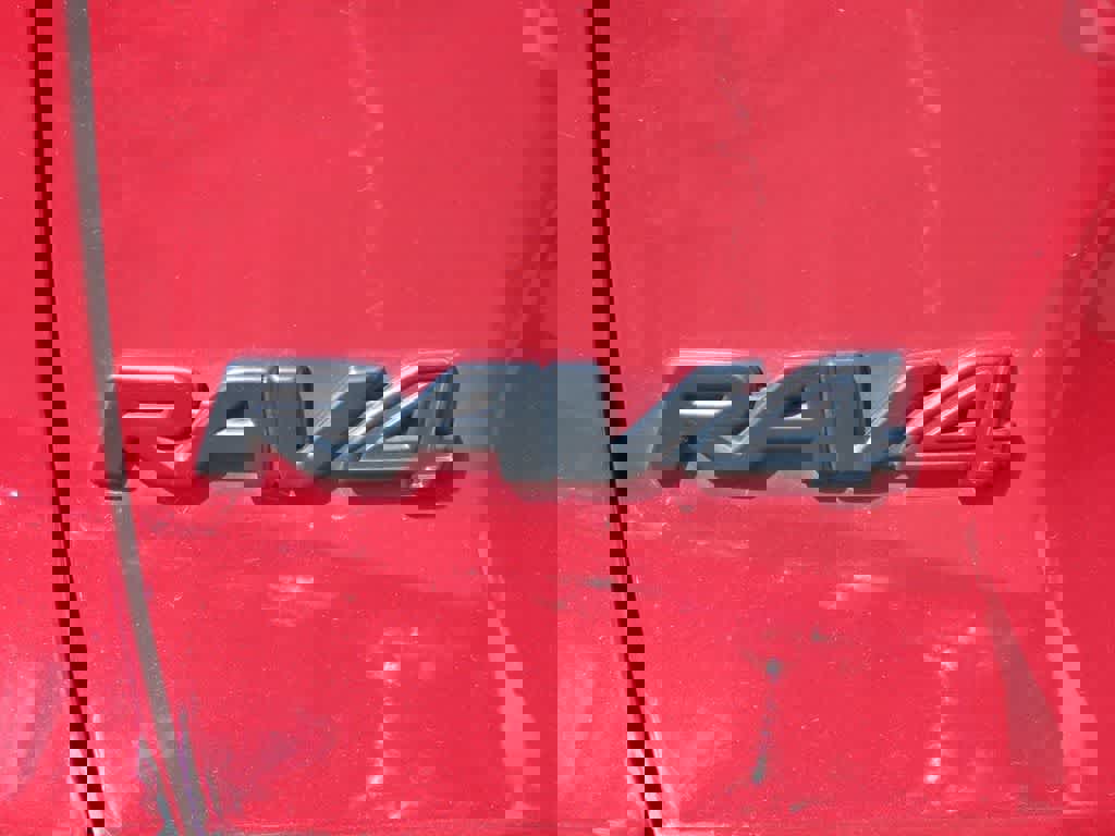 Used 2022 Toyota RAV4 LE image 7