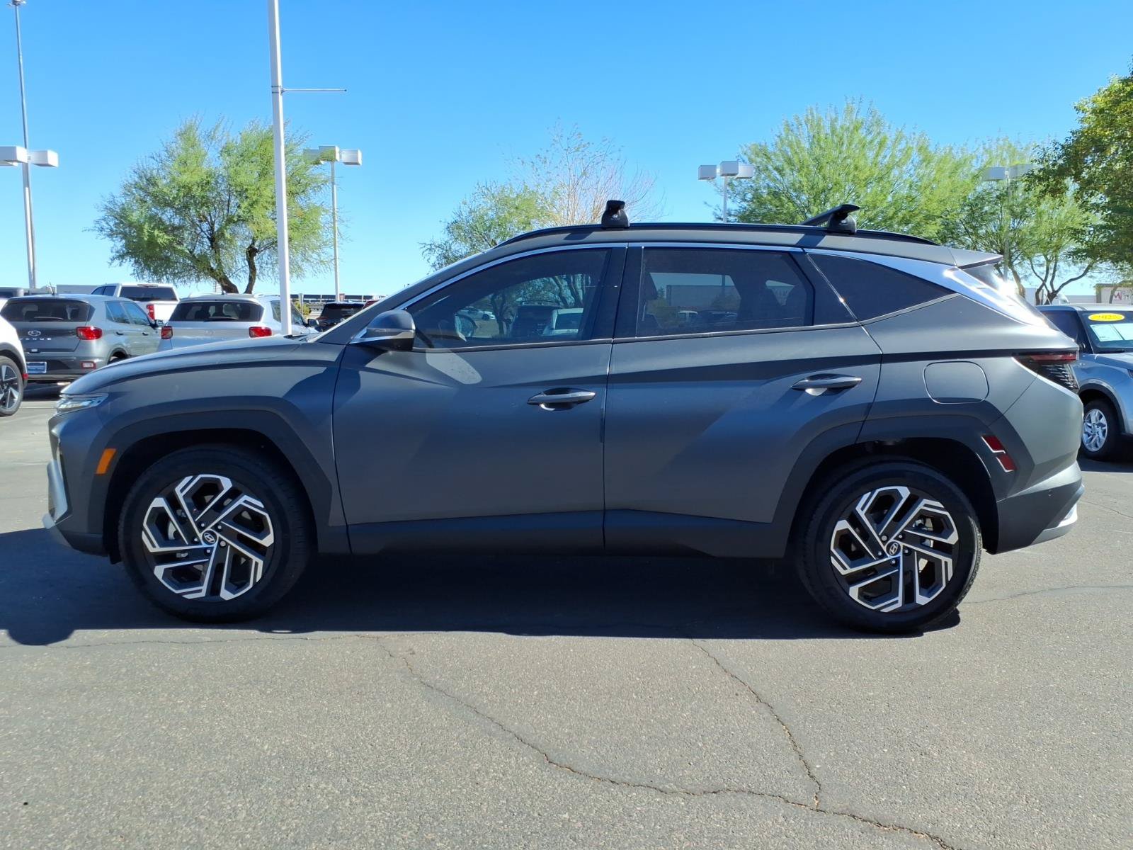 Used 2025 Hyundai Tucson Limited AWD/4WD image 2