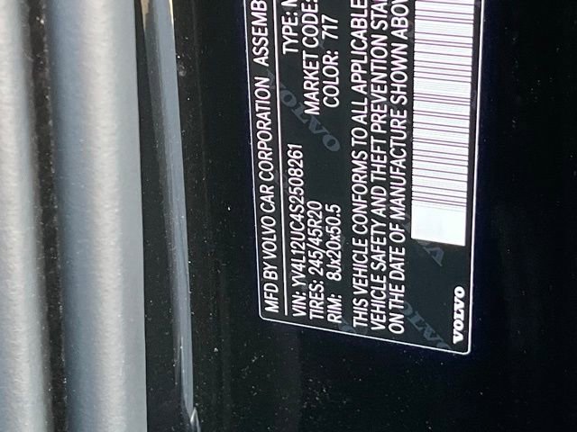 Used 2025 Volvo XC40 B5 Plus image 36