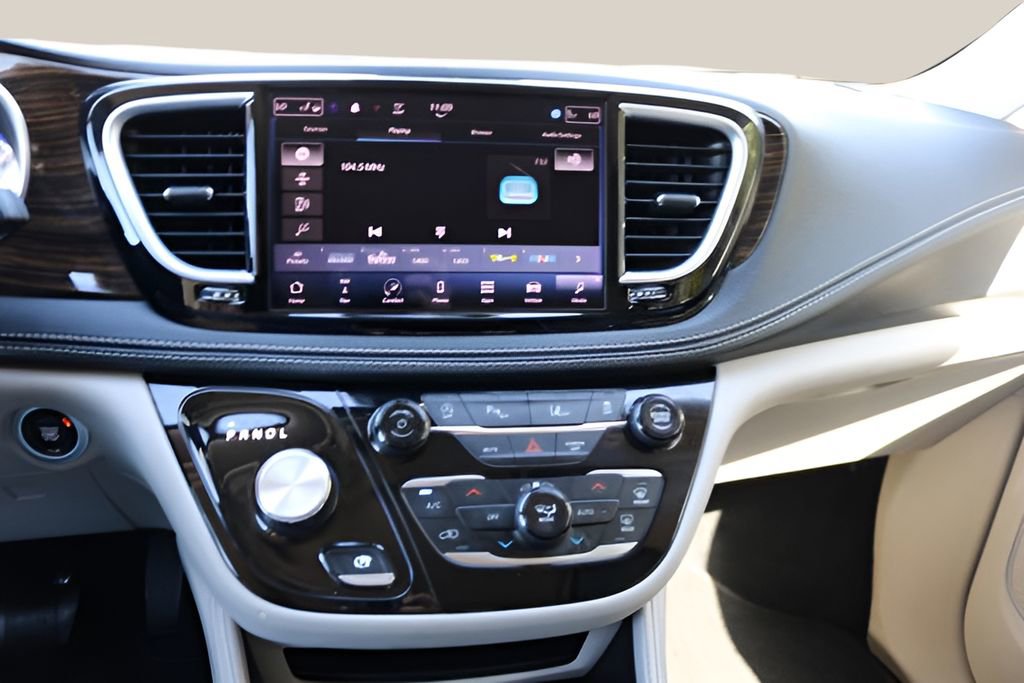 Used 2023 Chrysler Pacifica Limited image 23