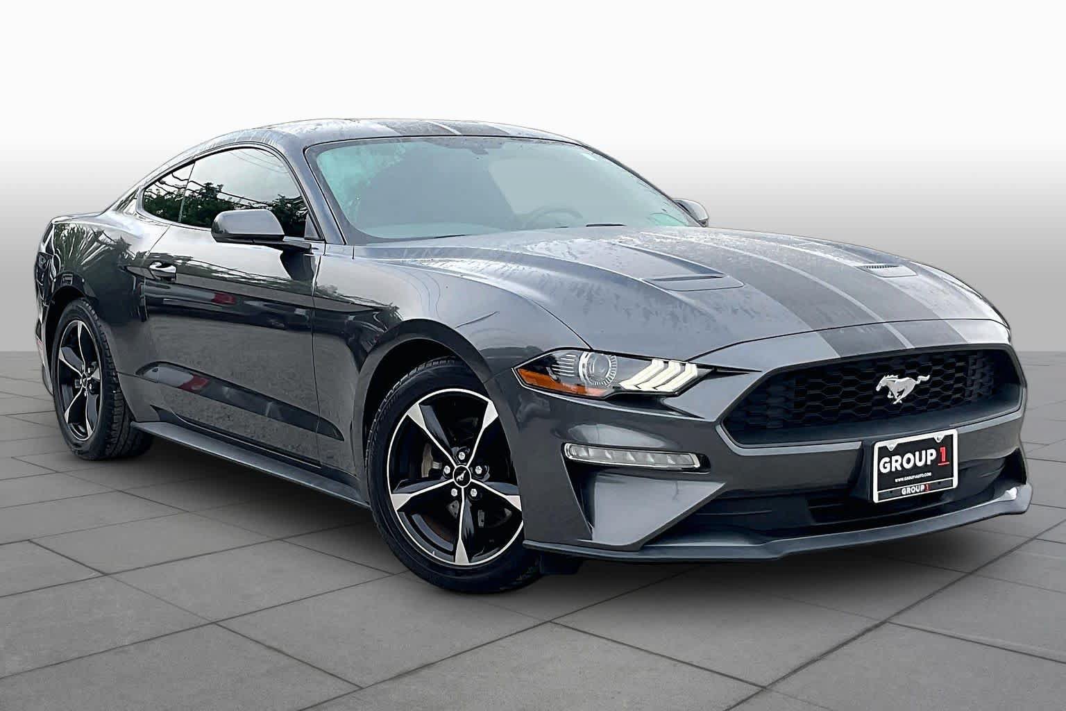 Used 2018 Ford Mustang Coupe RWD image 3