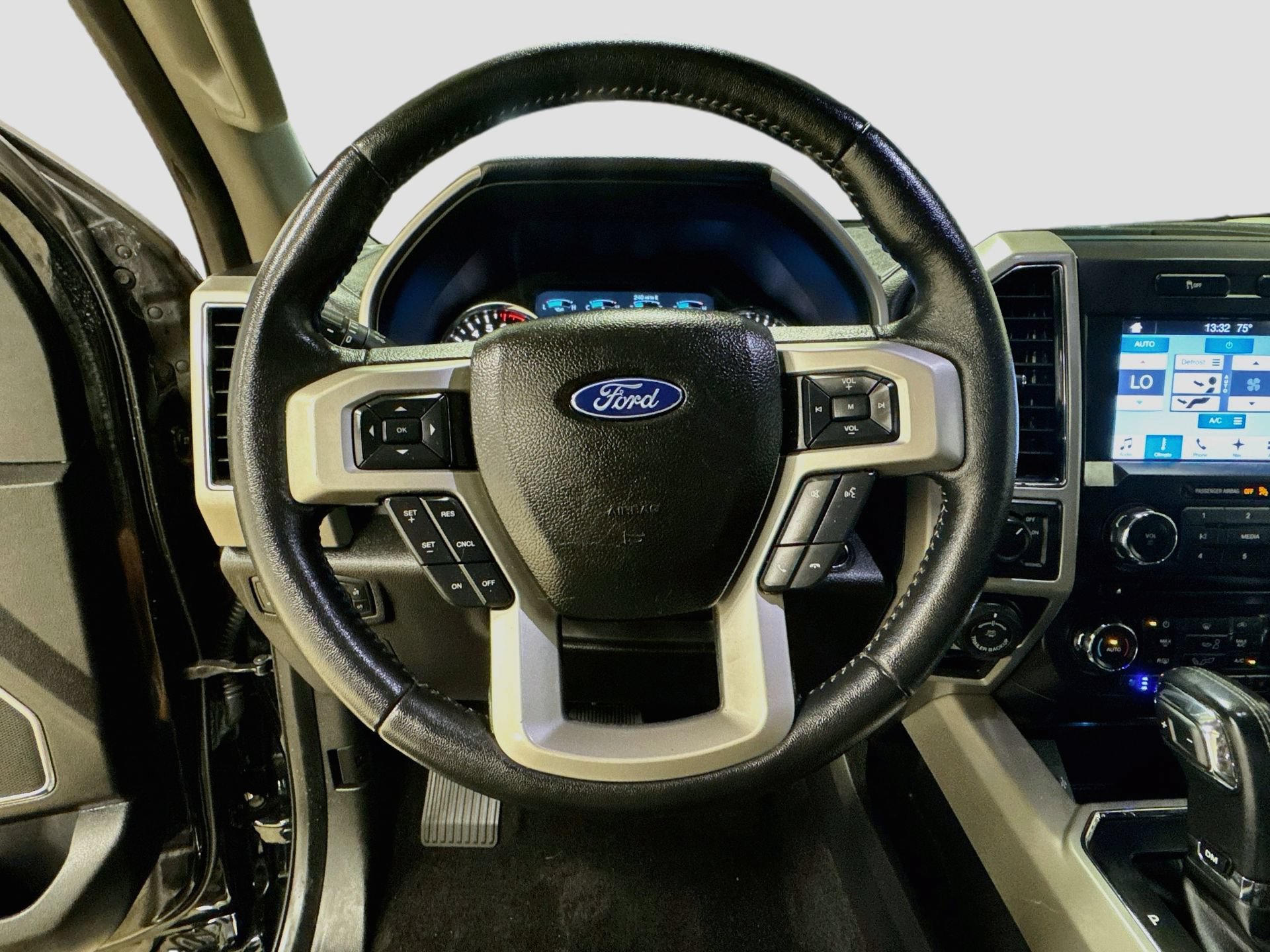Used 2018 Ford F150 Lariat w/ Trailer Tow Package RWD image 11