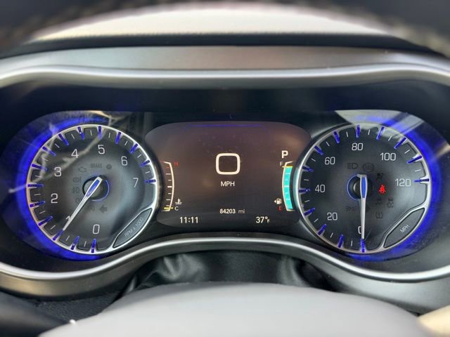 Used 2023 Chrysler Pacifica Touring-L image 8