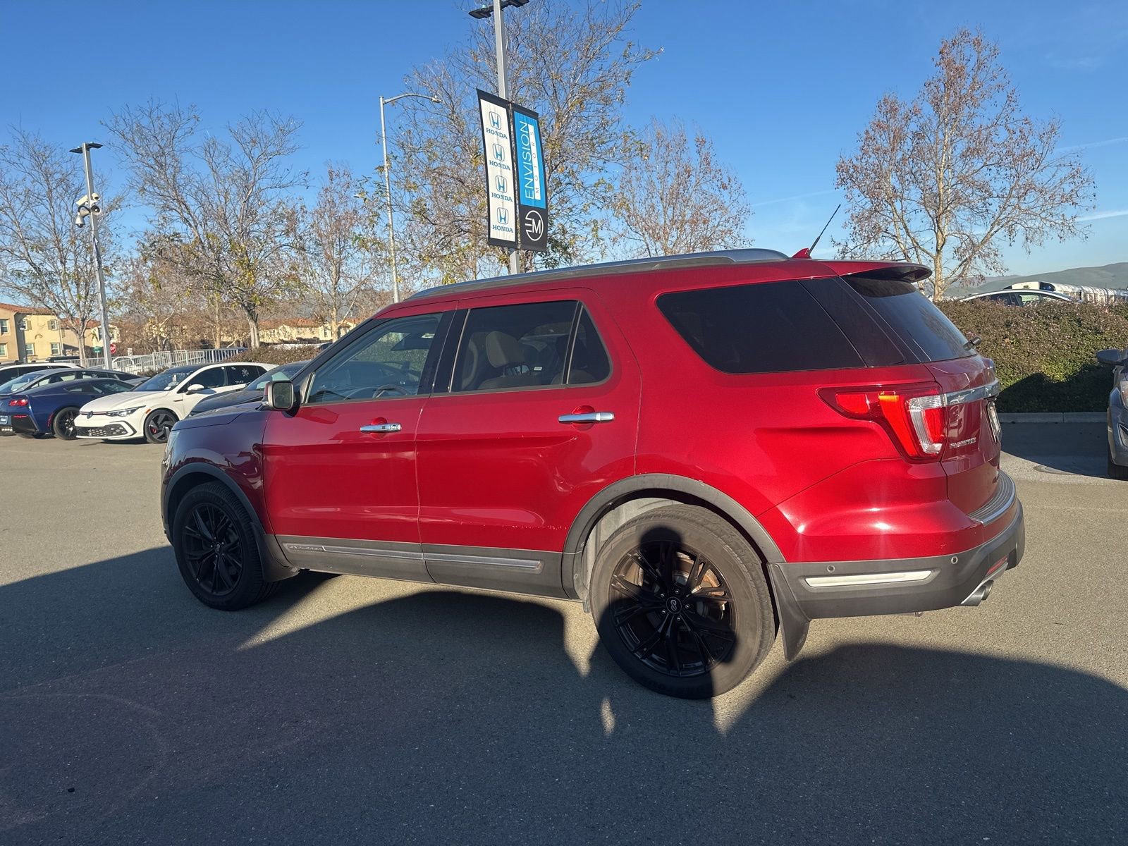 Used 2018 Ford Explorer Platinum image 4