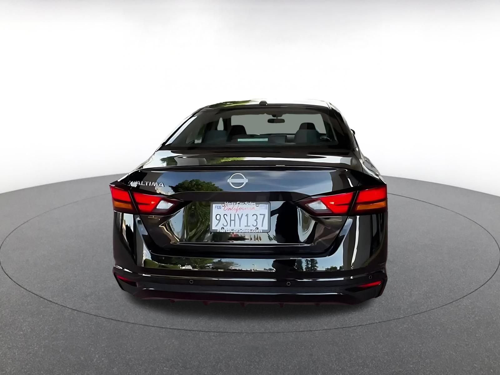 Used 2025 Nissan Altima 2.5 SV FWD image 12