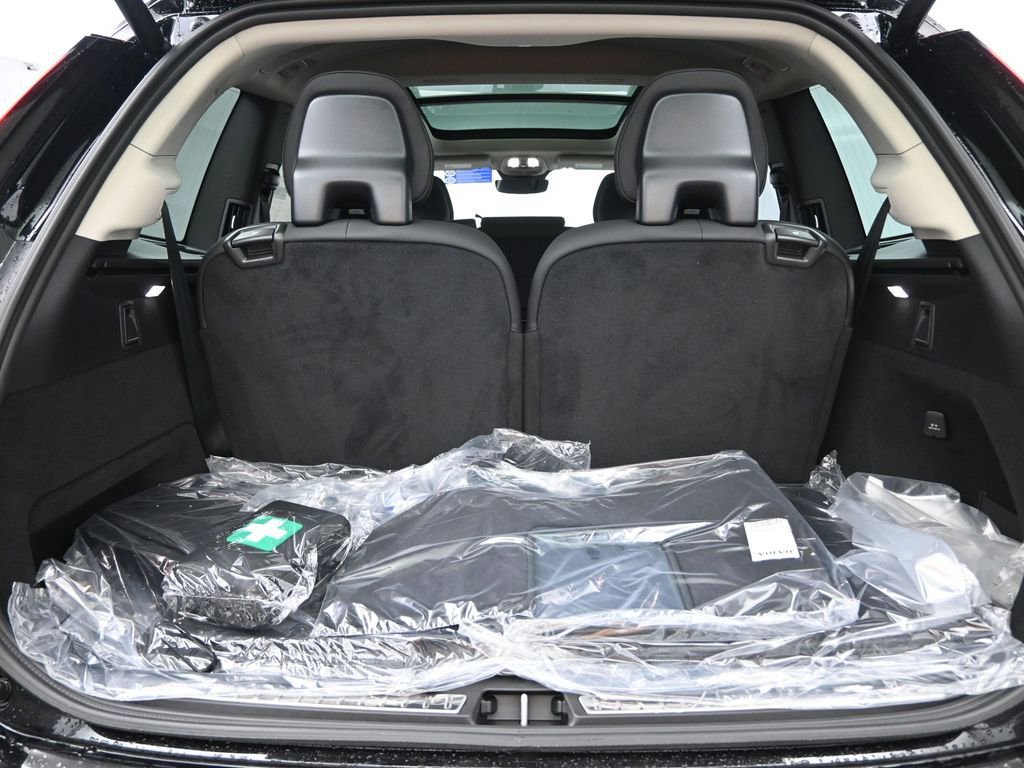 New 2026 Volvo XC90 B6 Plus w/ Protection Package Premier AWD/4WD image 27