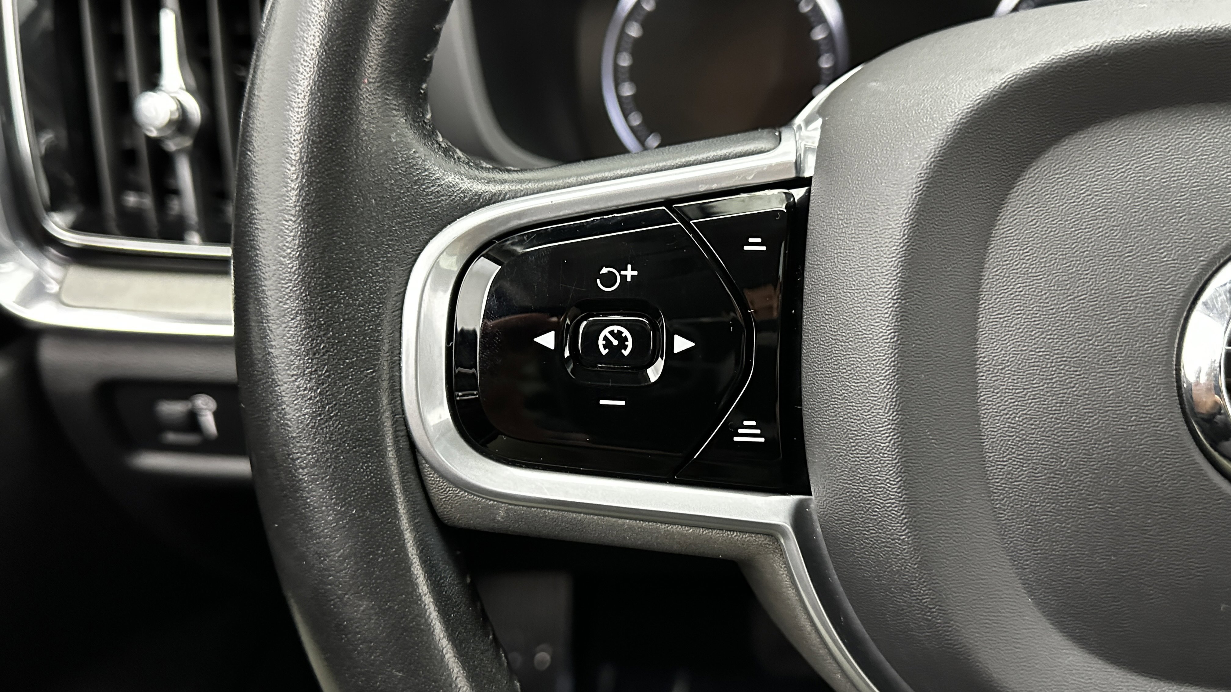 Used 2020 Volvo S60 T6 Inscription w/ Protection Package Premier image 22