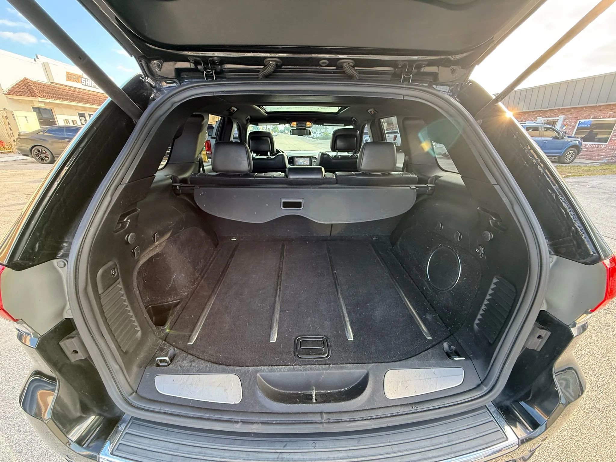 Used 2015 Jeep Grand Cherokee Overland w/ Trailer Tow Group IV image 31