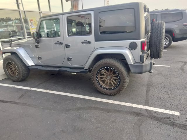 Used 2016 Jeep Wrangler Unlimited Sahara w/ Max Tow Package AWD/4WD image 4