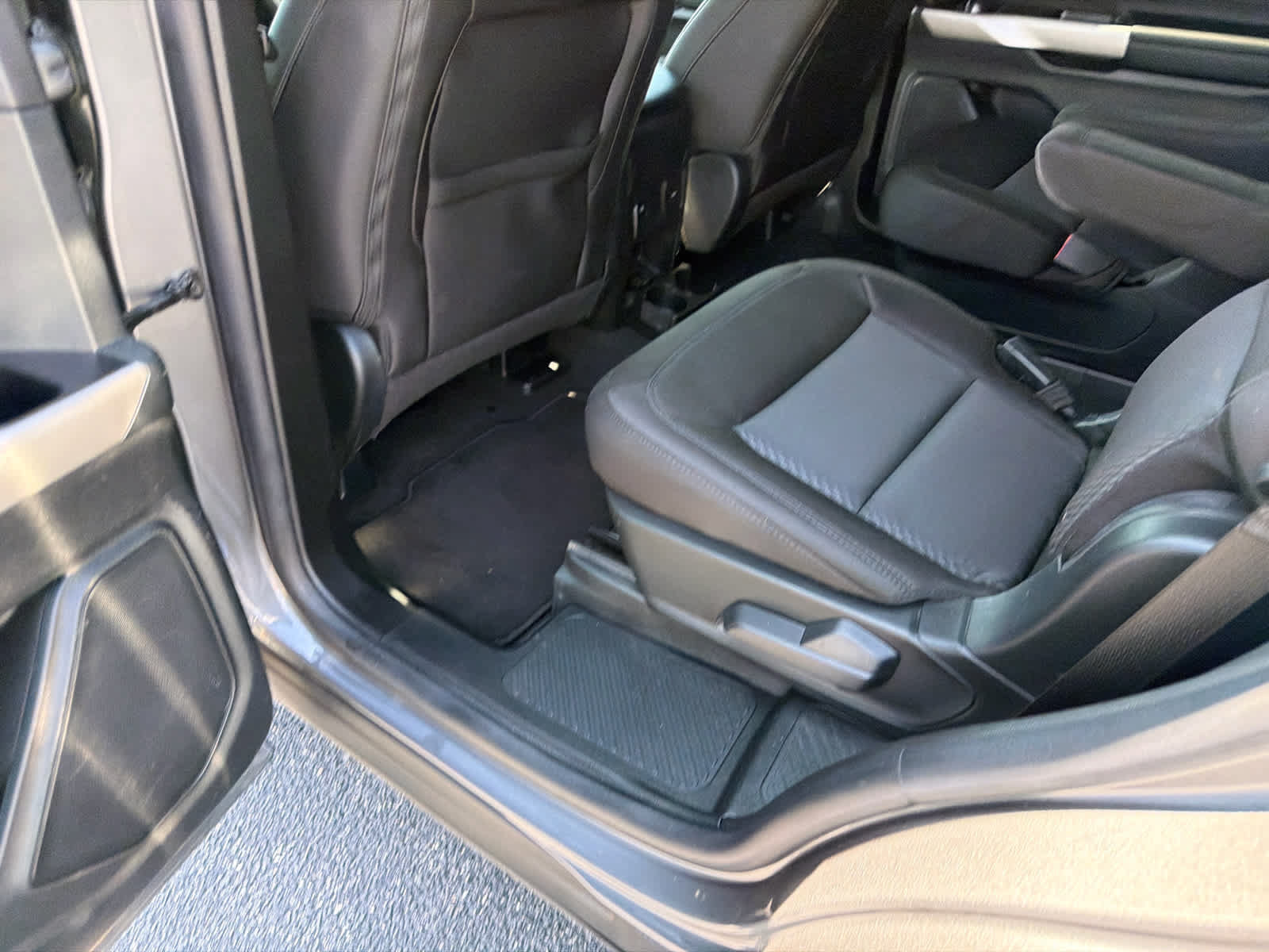 Used 2023 Ford Explorer XLT RWD image 15