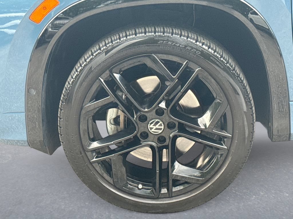 Used 2025 Volkswagen Tiguan SE R-Line AWD/4WD image 19