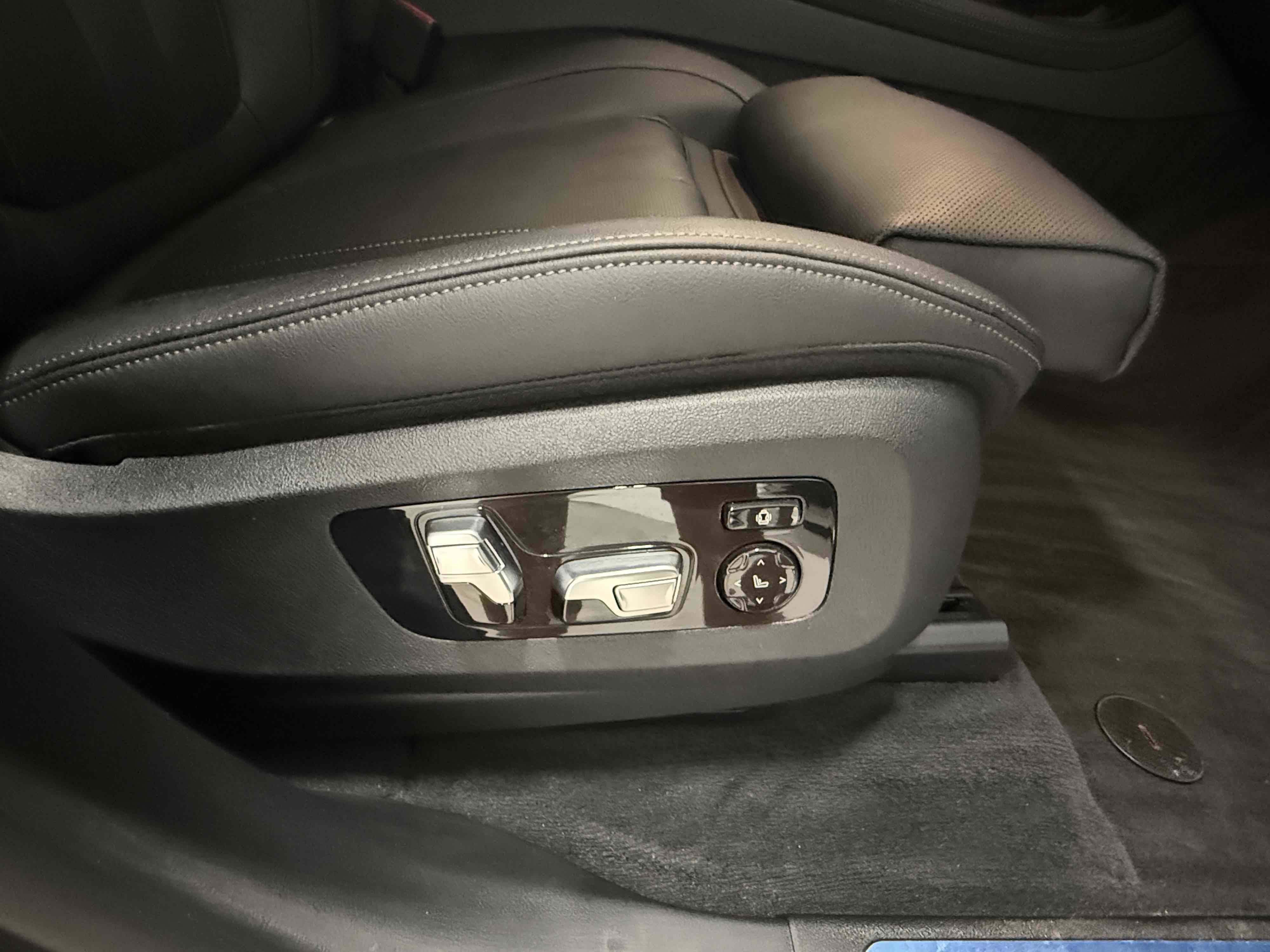Used 2020 BMW X7 M50i w/ Executive Package AWD/4WD image 57