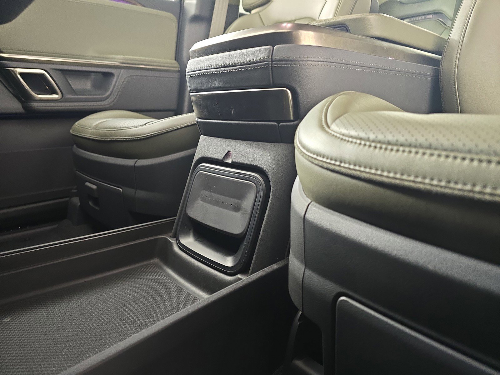 Used 2022 Rivian R1T Adventure image 31