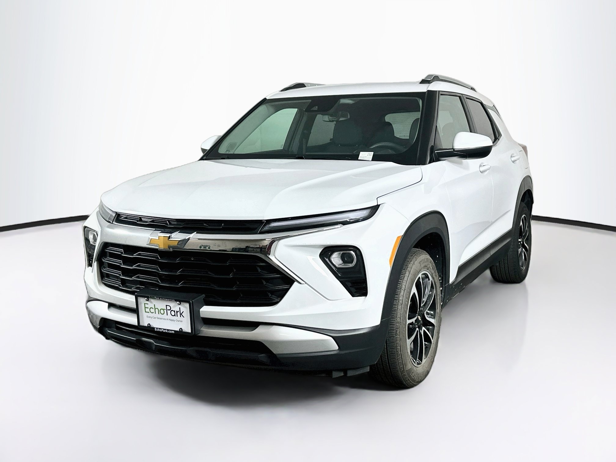 Used 2025 Chevrolet TrailBlazer LT FWD image 3