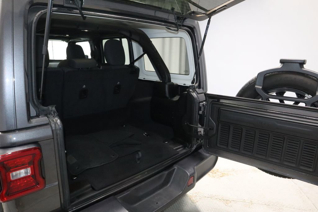 Used 2025 Jeep Wrangler Unlimited Sahara image 17