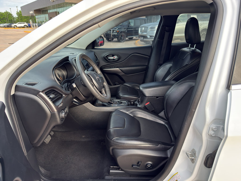 Used 2020 Jeep Cherokee Latitude Plus image 10