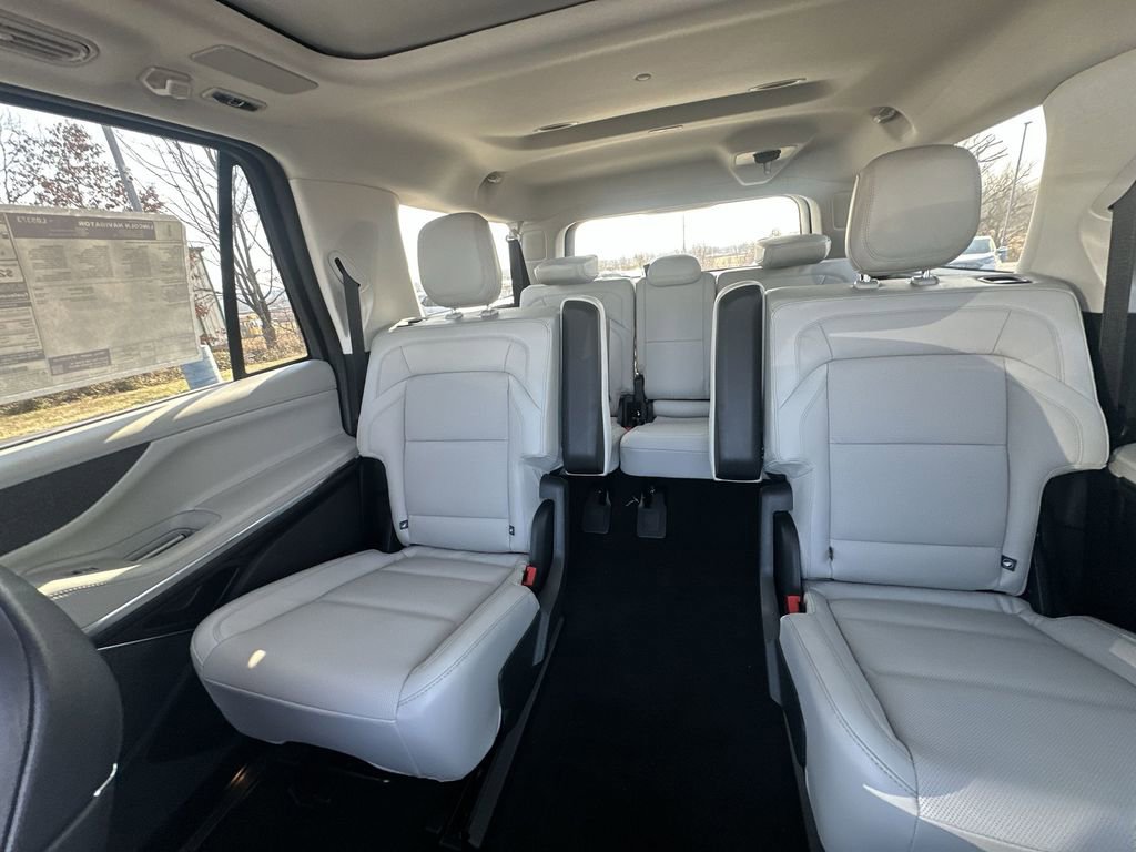 New 2026 Lincoln Navigator L Reserve AWD/4WD image 13