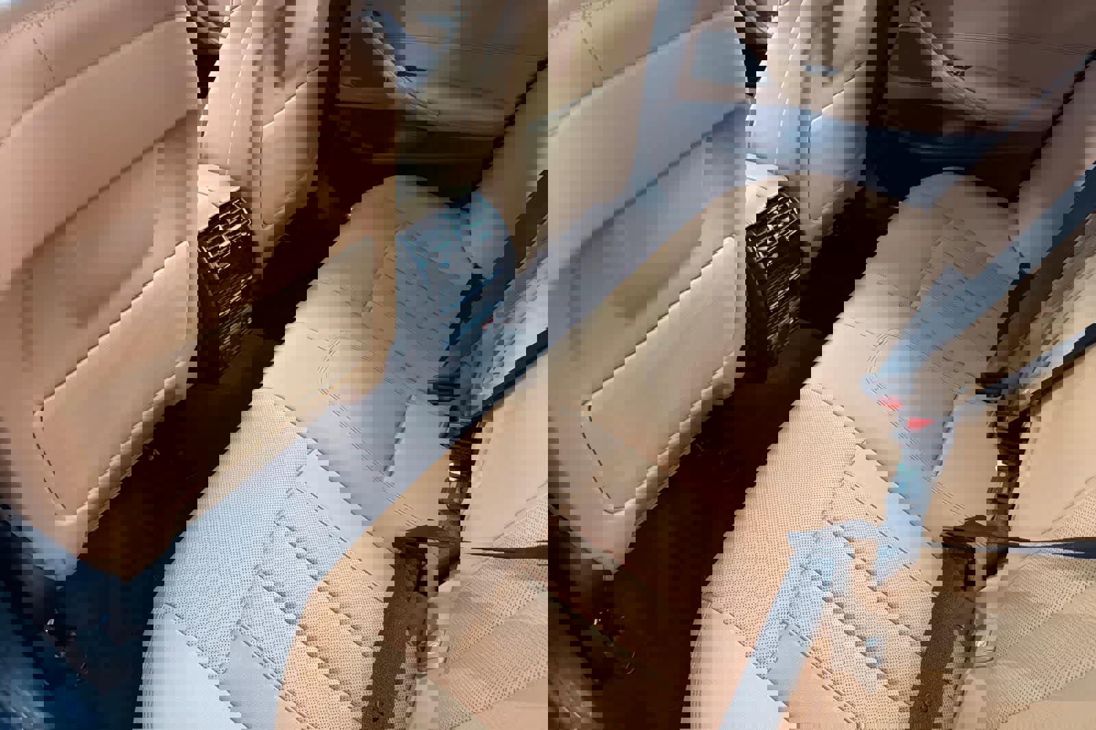 Used 2023 BMW 530e w/ M Sport Package image 4