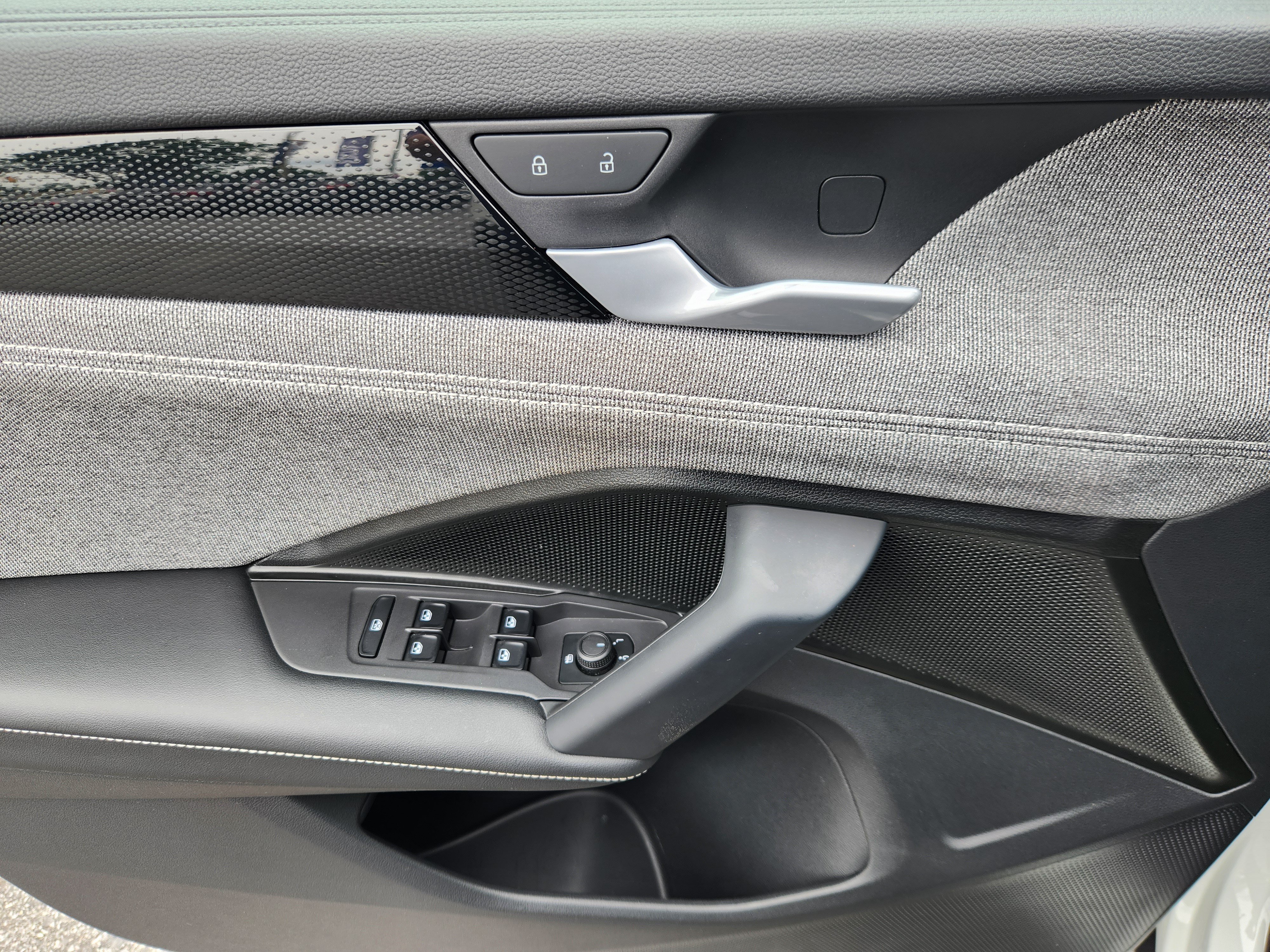 Certified 2025 Volkswagen Tiguan S AWD/4WD image 16
