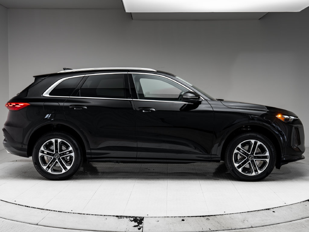 Certified 2025 Audi Q5 Premium w/ 19" Wheel Package AWD/4WD image 27