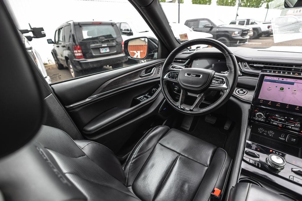 Used 2022 Jeep Grand Cherokee Overland w/ Advanced Protech Group III AWD/4WD image 22