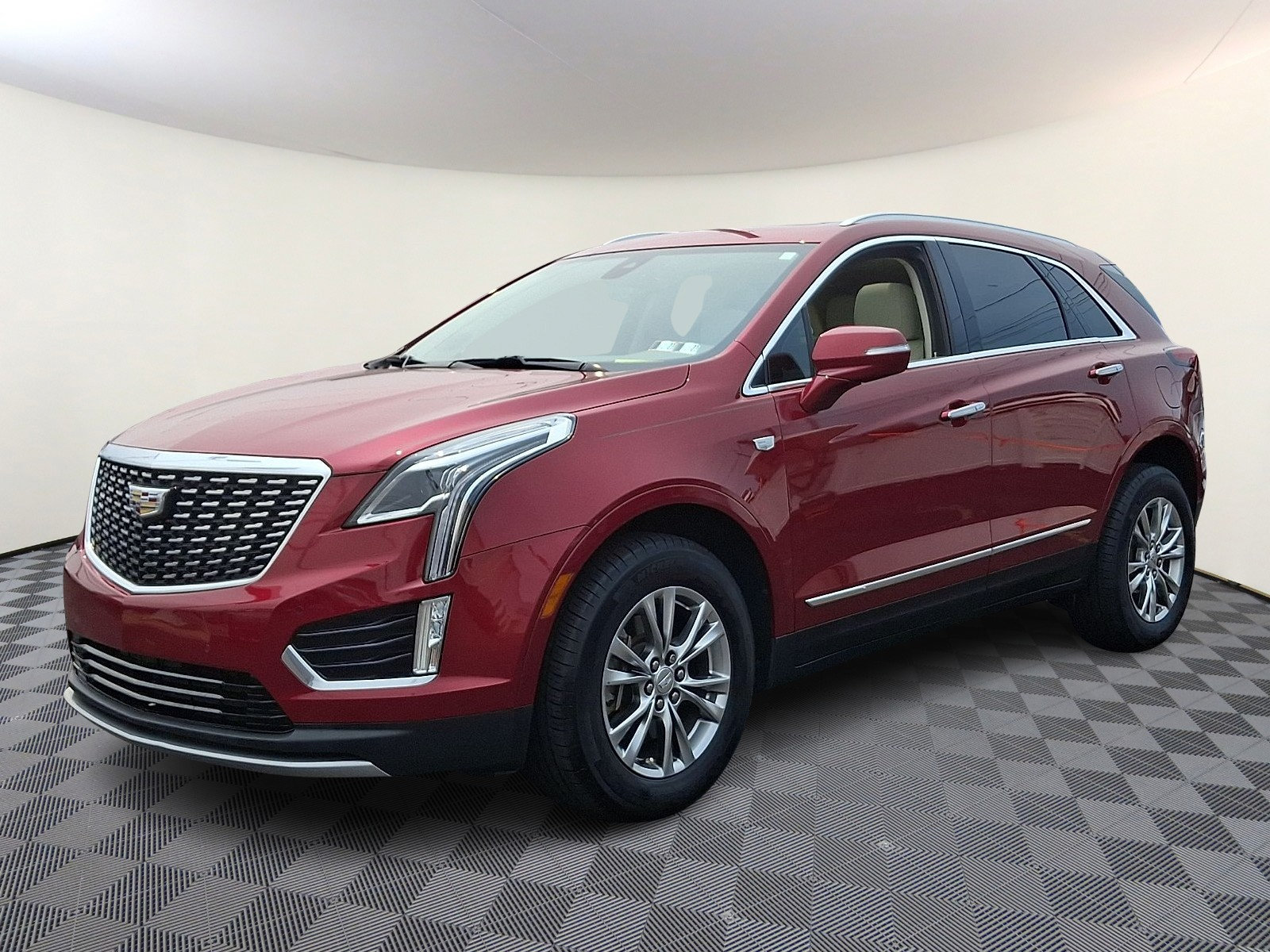 Used 2020 Cadillac XT5 Premium Luxury FWD image 3
