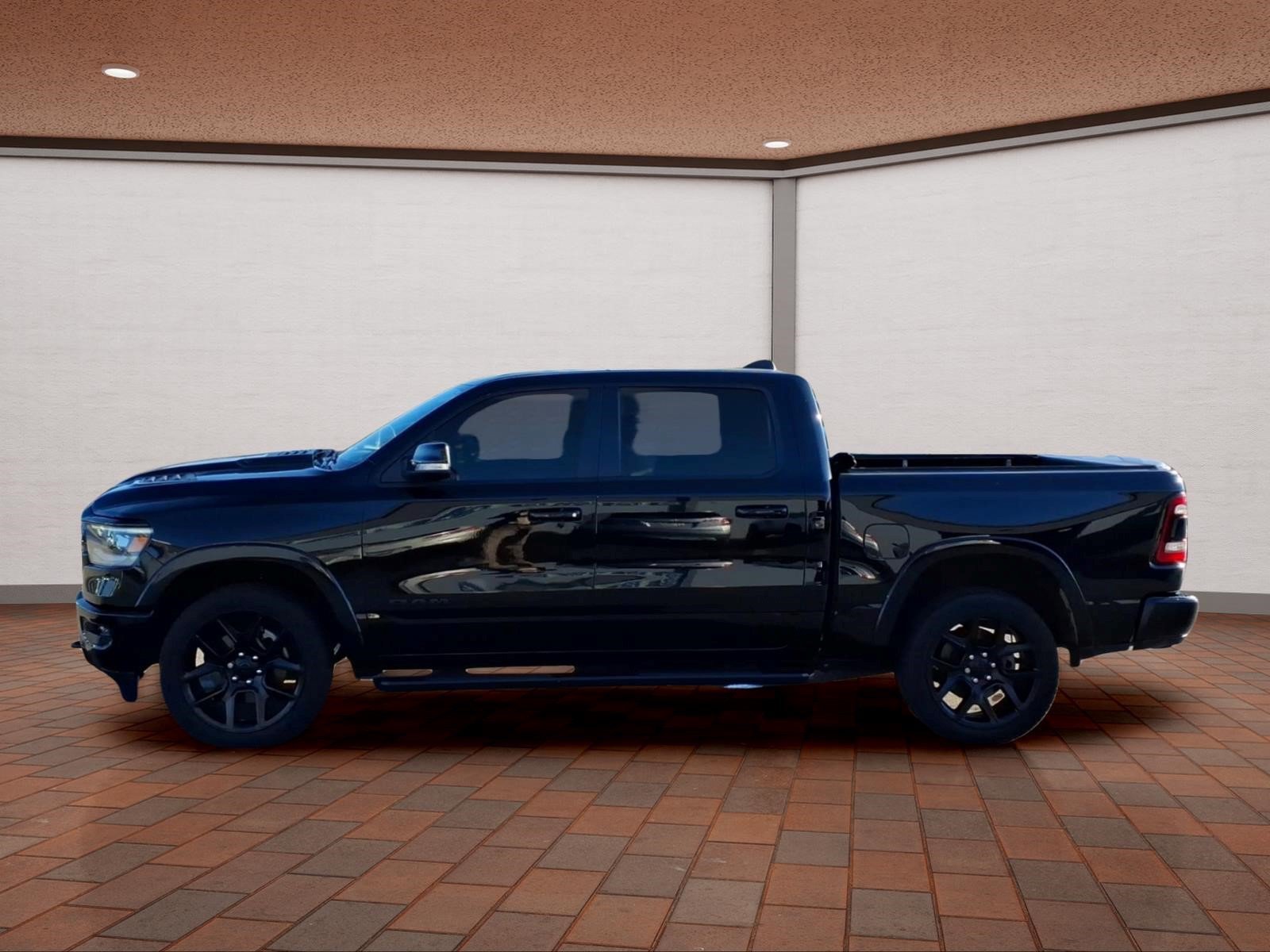 Used 2020 RAM 1500 Laramie AWD/4WD image 4