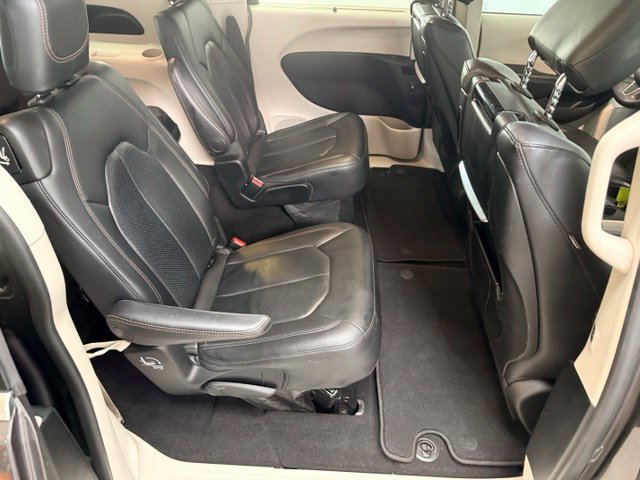 Used 2018 Chrysler Pacifica Touring-L Plus w/ Advanced Safetytec Group FWD image 37