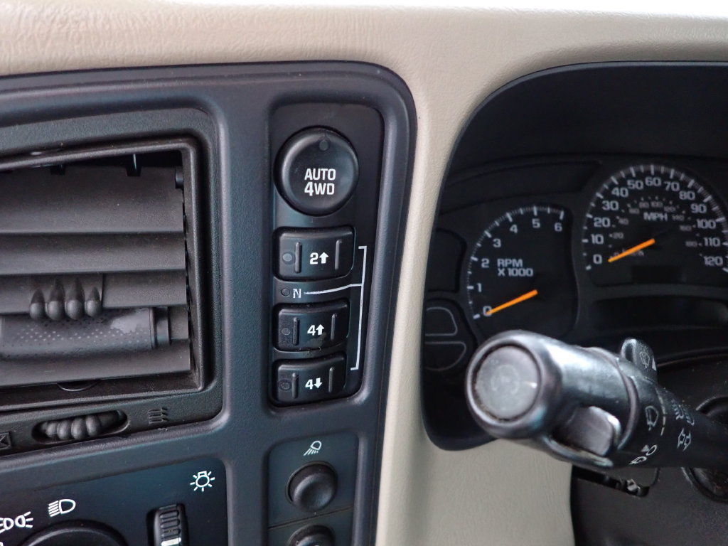 Used 2004 Chevrolet Silverado 1500 4x4 Extended Cab w/ Light Duty Power Package image 3