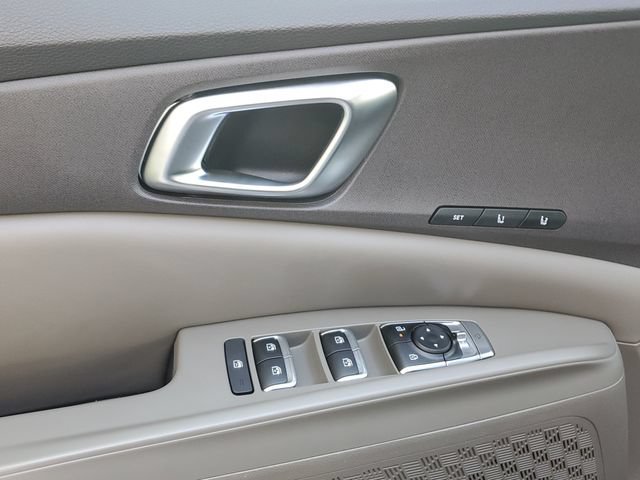Certified 2025 Kia Carnival EX FWD image 19