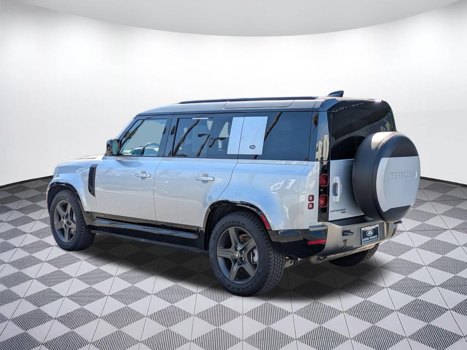 Used 2021 Land Rover Defender 110 X-Dynamic HSE AWD/4WD image 3
