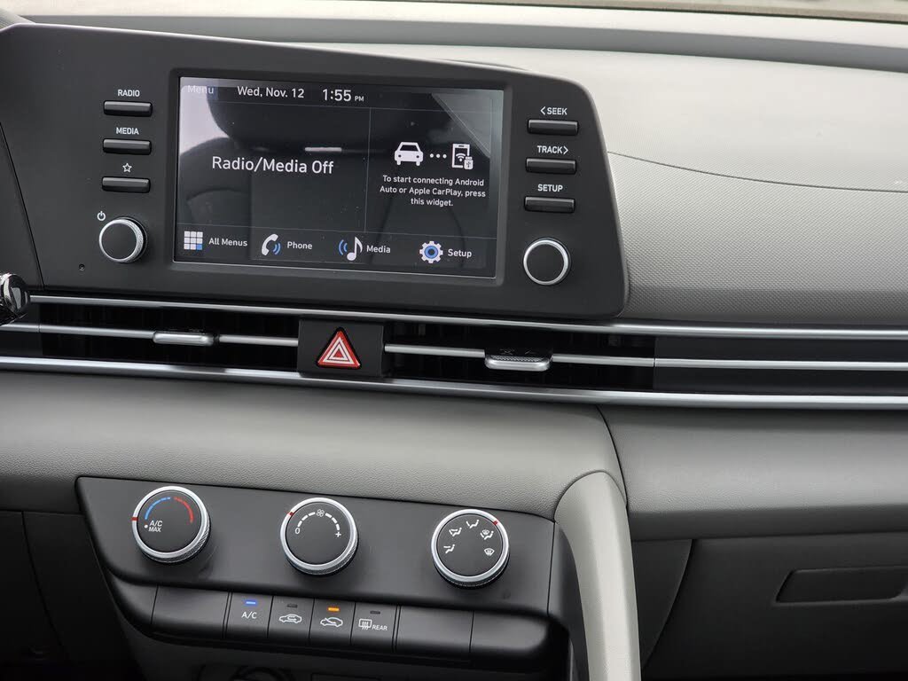 Used 2026 Hyundai Elantra SE FWD image 18