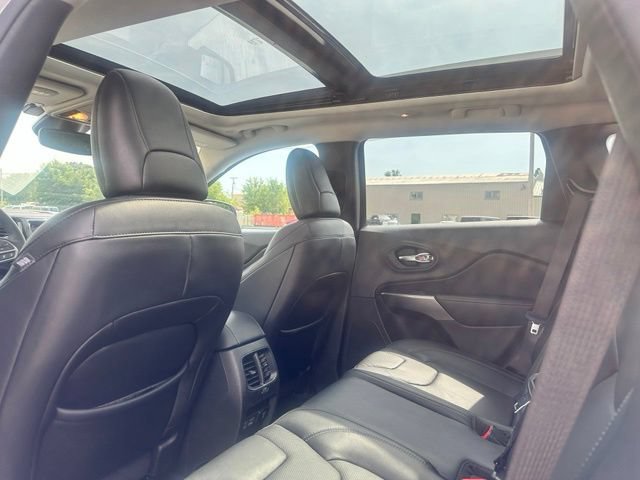 Used 2021 Jeep Cherokee Limited AWD/4WD image 23