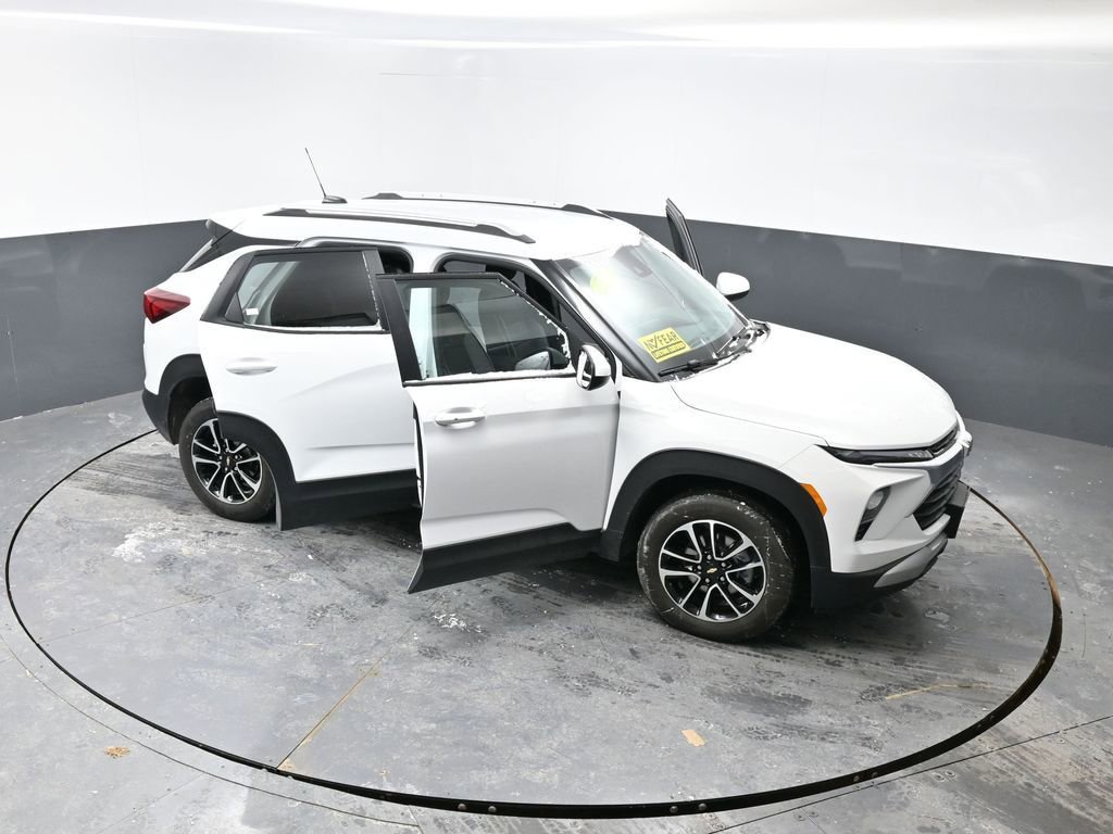 Used 2025 Chevrolet TrailBlazer LT w/ Driver Confidence Package image 54