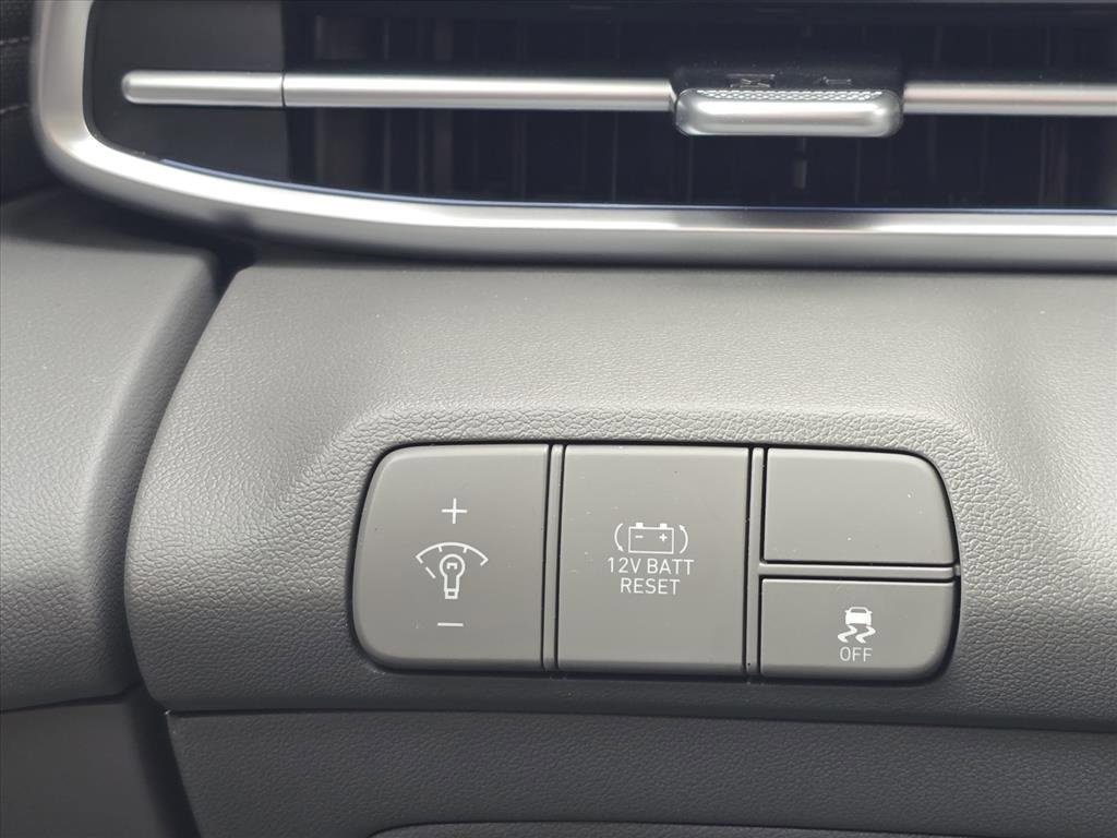 Used 2025 Hyundai Elantra SEL image 24