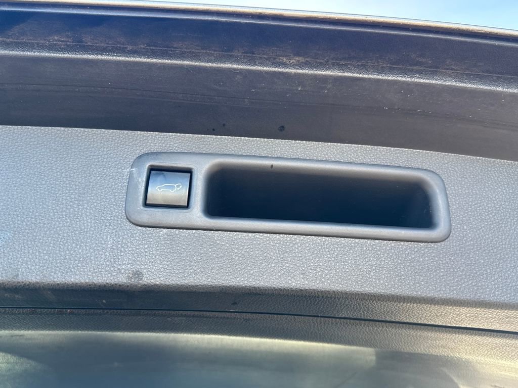 Used 2021 Toyota Highlander LE image 8