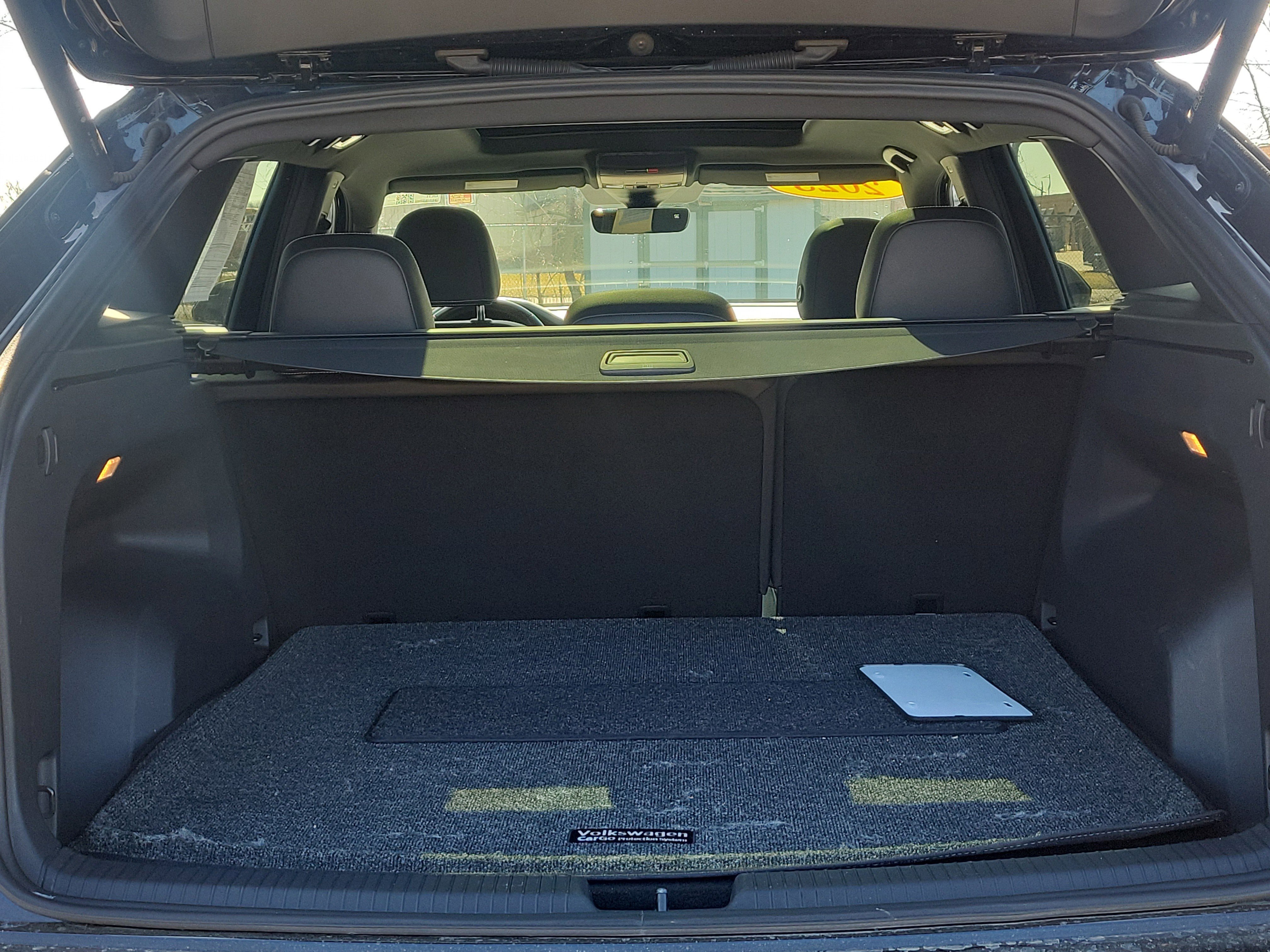 Used 2023 Volkswagen Atlas Cross Sport SEL R-Line image 7