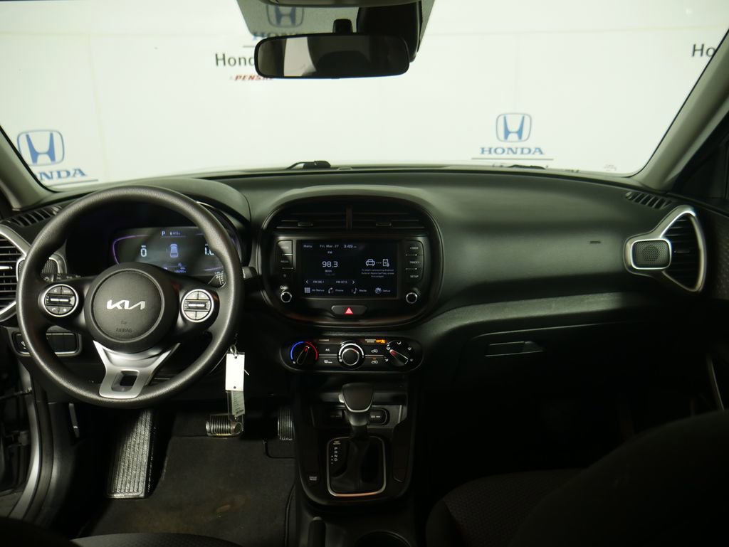 Used 2023 Kia Soul LX w/ LX Technology Package FWD image 16