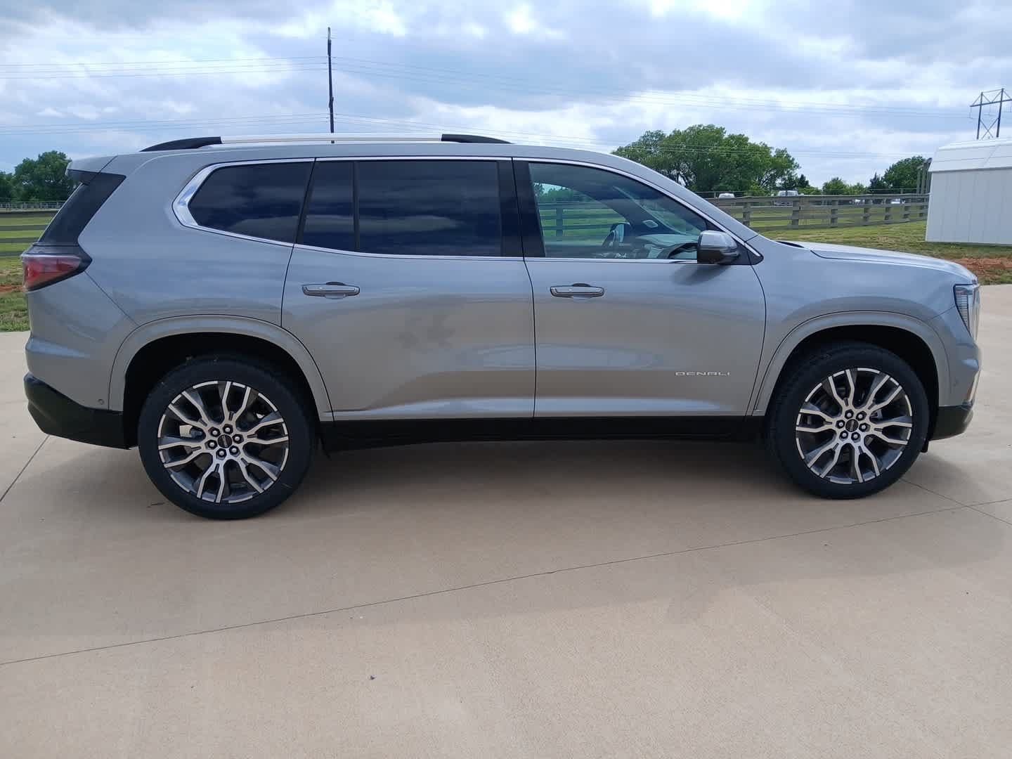 New 2026 GMC Acadia Denali Ultimate w/ LPO, Floor Liner Package AWD/4WD image 7