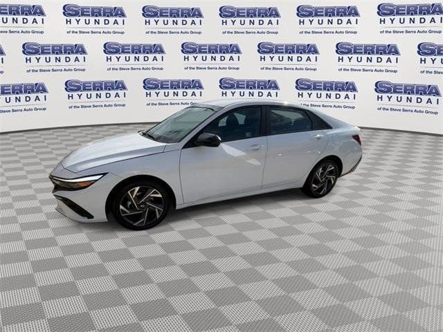 Used 2025 Hyundai Elantra Sport image 4