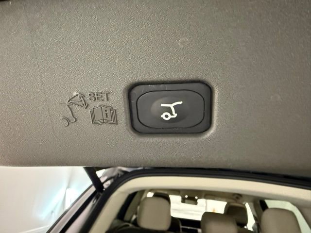 Used 2025 Lincoln Nautilus Premier image 10