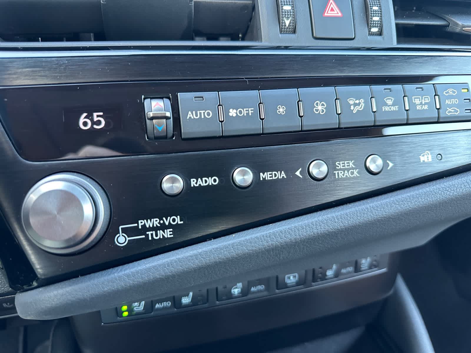 Used 2024 Lexus ES 350 w/ Accessory Package (Z1) FWD image 33