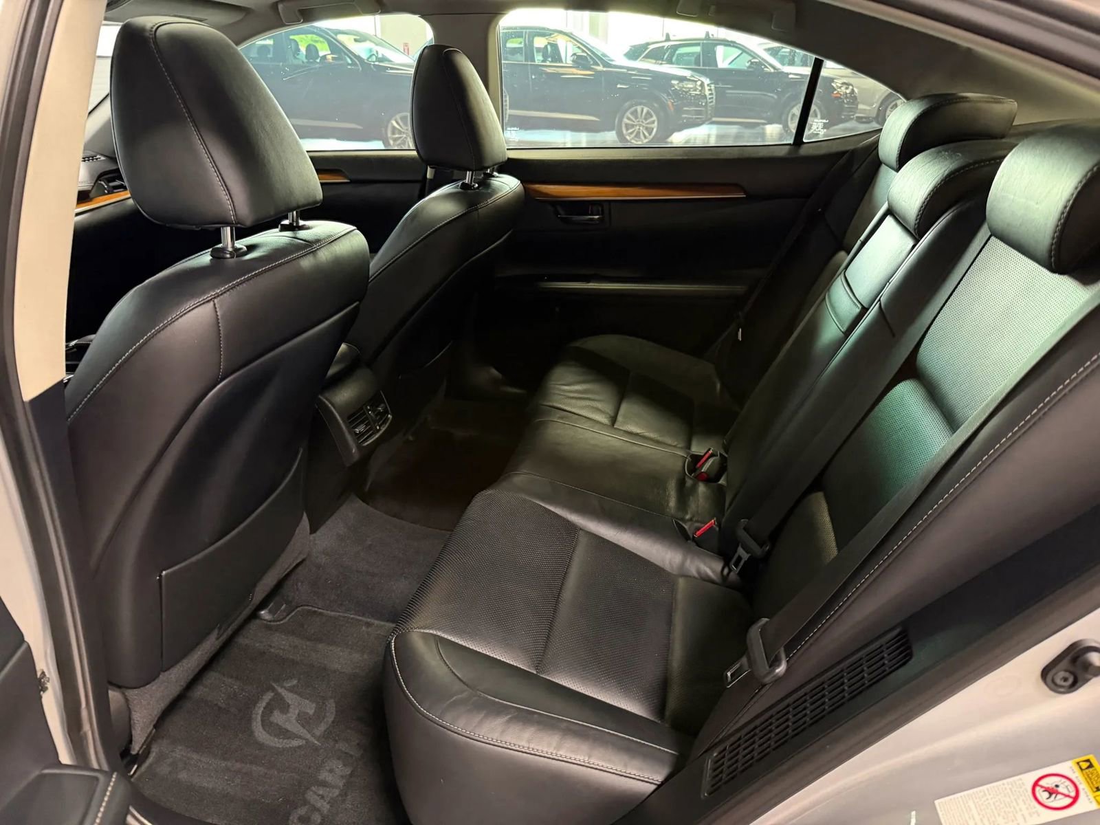 Used 2014 Lexus ES 300h w/ Luxury Package w/Bamboo Trim FWD image 16