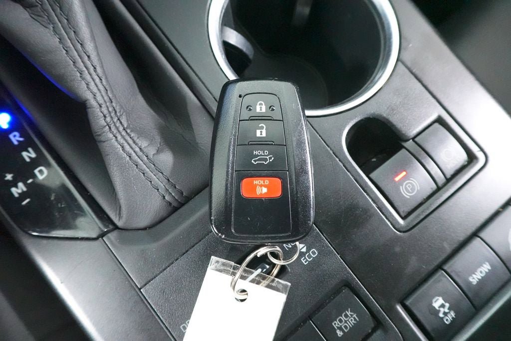 Used 2020 Toyota Highlander XLE AWD/4WD image 20