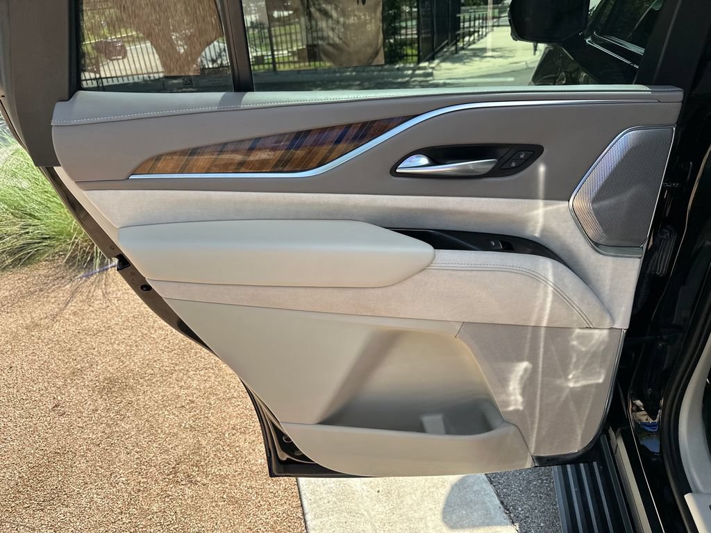 Used 2022 Cadillac Escalade Sport Platinum w/ Heavy-Duty Trailer Package AWD/4WD image 31