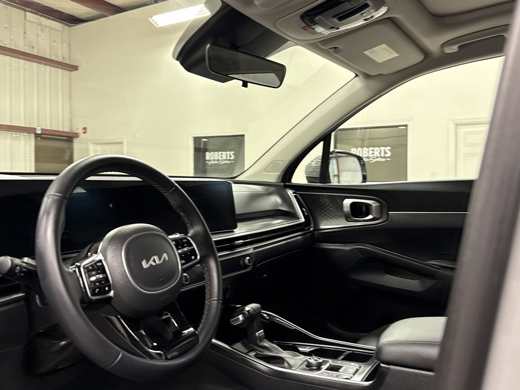 Used 2025 Kia Sorento S w/ Panoramic Sunroof Package image 6