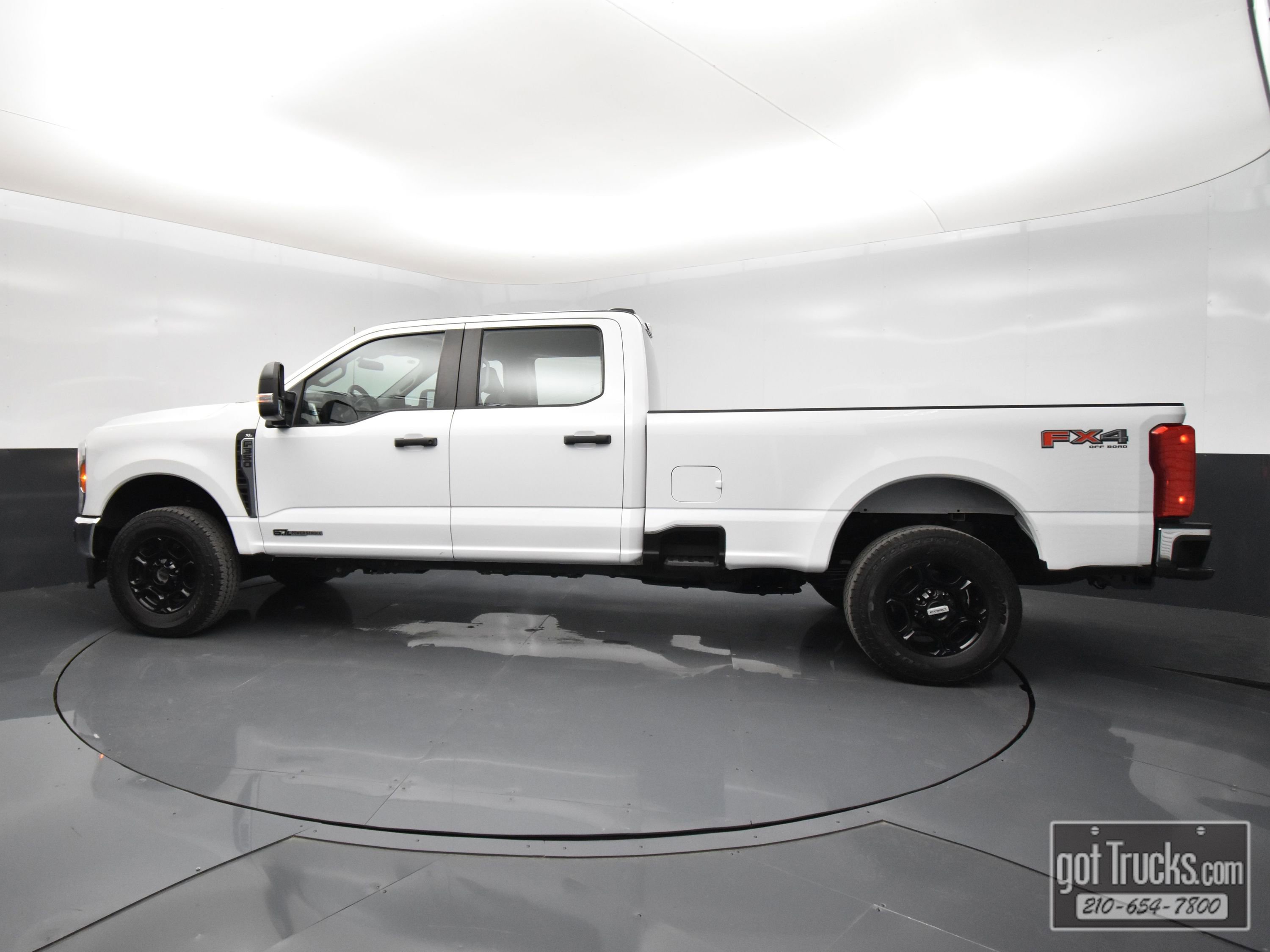 Used 2023 Ford F350 XL AWD/4WD image 3