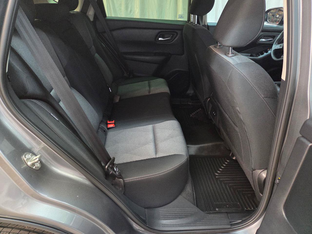 Used 2025 Nissan Rogue SV AWD/4WD image 17