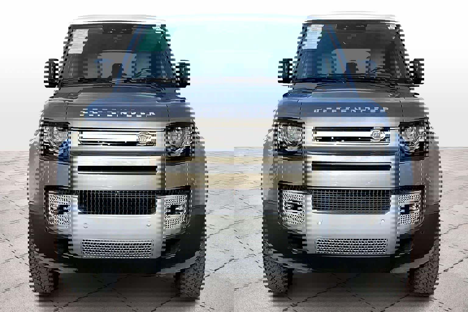 Used 2023 Land Rover Defender 110 SE image 3