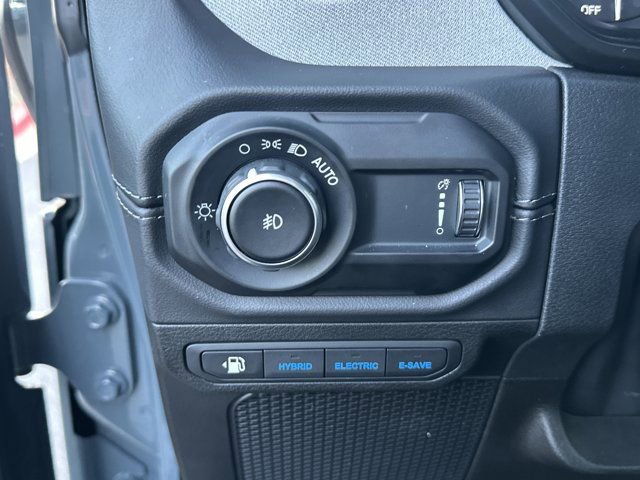 Certified 2025 Jeep Wrangler Unlimited Sahara w/ Safety Group image 26